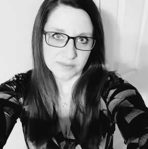 Meet your Posher, Lora